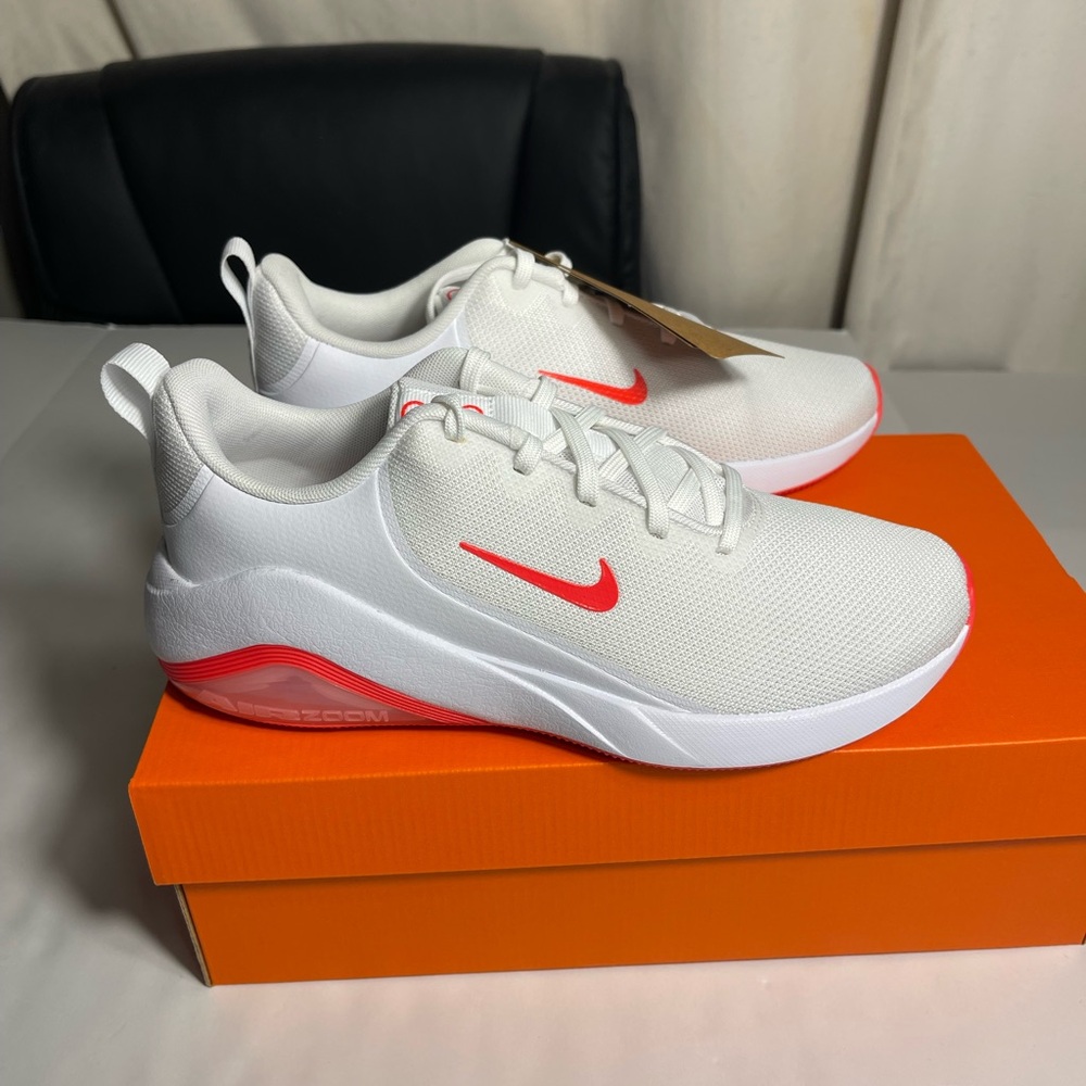 Nike Air Zoom Bella 7 Women’s Running Athletic Shoes Size 8.5 White/ Pink New